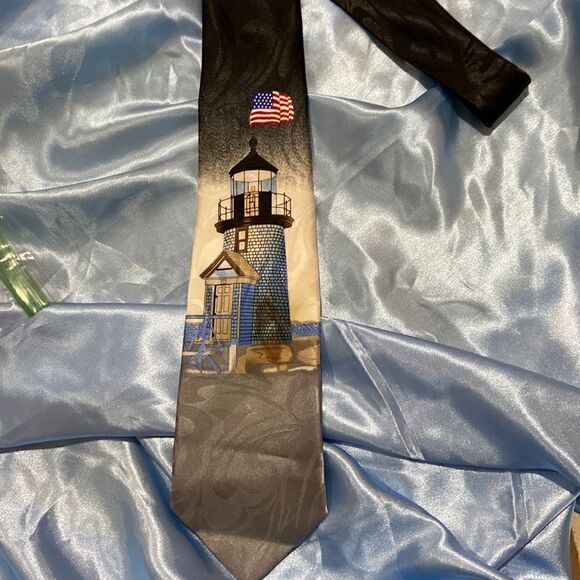 Steven Harris Hand made Lighthouse with American Flag Tie - Picture 1 of 6